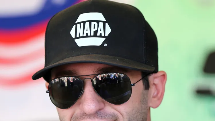 File photo from October 2026: Chase Elliott at Las Vegas Motor Speedway. It identifies the driver and was not taken at the ballot story. Licensed under CC BY-SA 4.0.