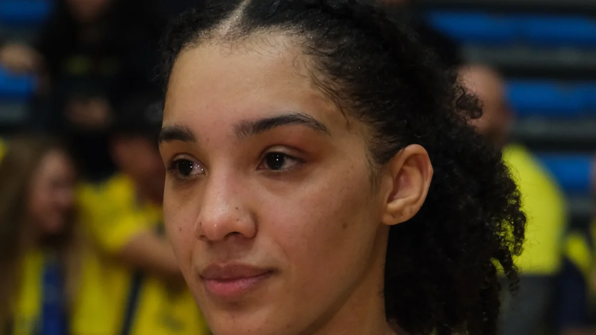File photo from 8 January 2025: Gabby Williams in a Fenerbahce jersey during a EuroLeague Women game. It does not show the 2026 WNBA Finals at Chase Center. The 16:9 cropped derivative is offered under the same CC BY 4.0 licence.