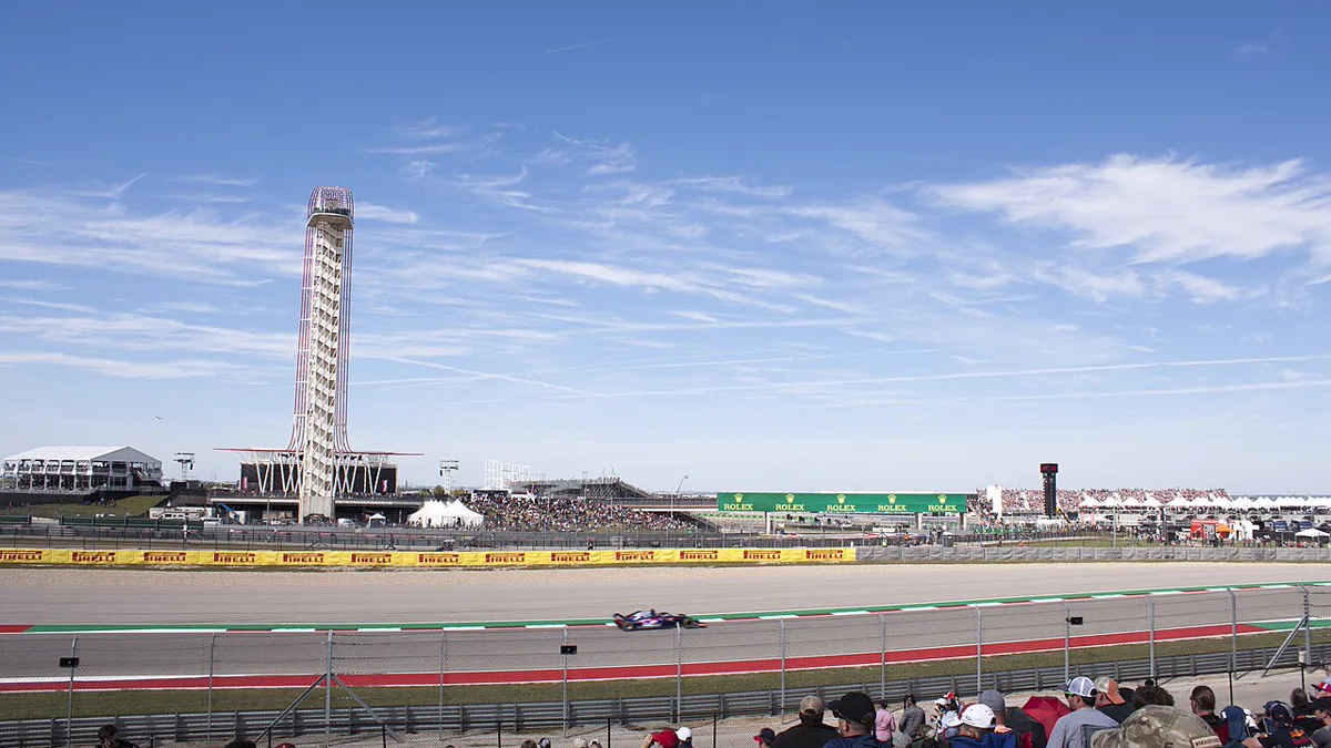 File photo from the 2018 United States Grand Prix: a Toro Rosso on track at the Circuit of the Americas. It shows the venue's layout, not the 2026 bumps row. Licensed under CC BY-SA 4.0.